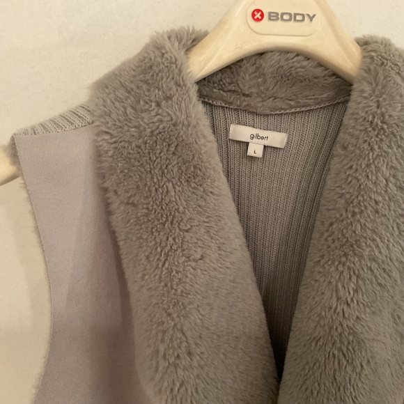 CLOTHING $5 - Picture 4 of 8